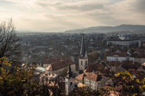 【新冠疫情是哪年爆发的哪年结束,新冠疫情是哪年爆发的哪年结束的呢】