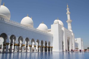 解封之后，中国国门开放的谨慎舞步